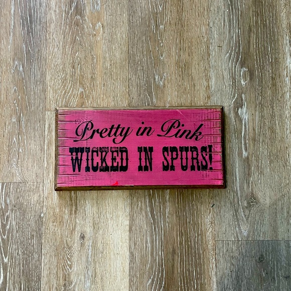 Pink sign - Picture 1 of 1